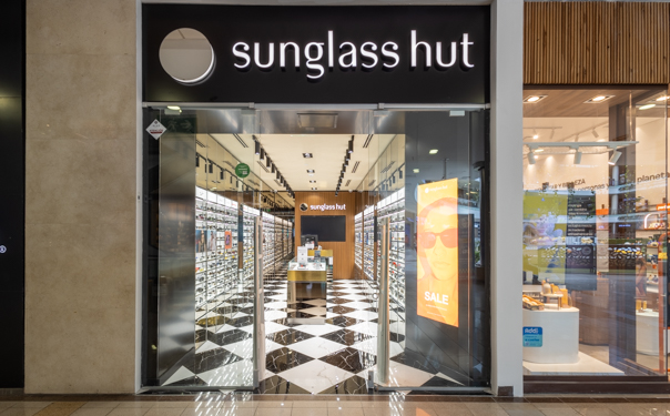 Imagen de Portada de SUNGLASS HUT